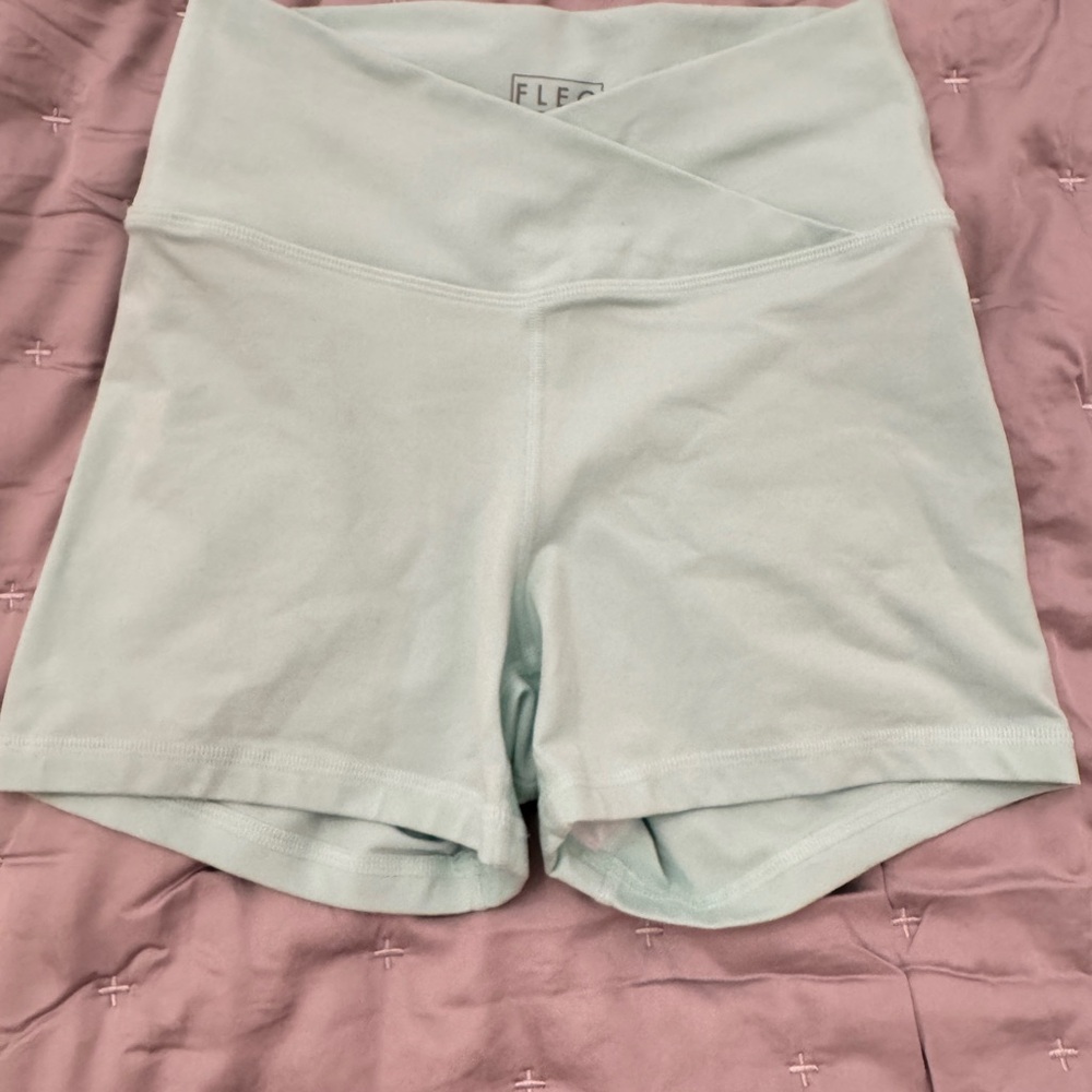 Fleo V wait 3.5” inseam light  green  Shorts EUC